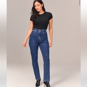 Abercrombie & Fitch Curve Love Ultra High Rise 90s
Slim Straight Jean
